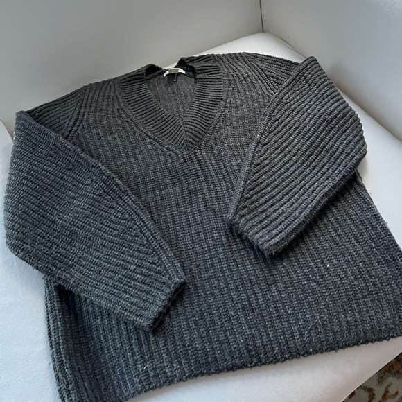 H&M sweater - Picture 1 of 1